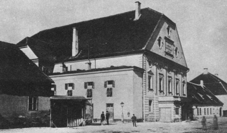 A kolozsvári Farkas utcai kőszínházat az 1930-as években bontották le •  Fotó: Archív
