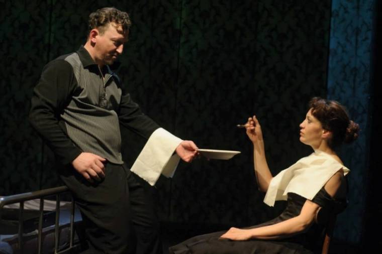 Árnyak a mélysötétből