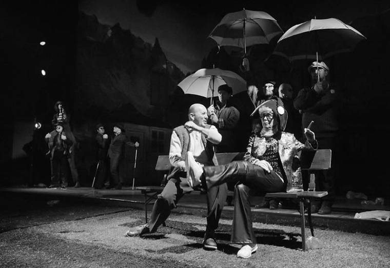 Ha betoppan életünkbe az öreg hölgy