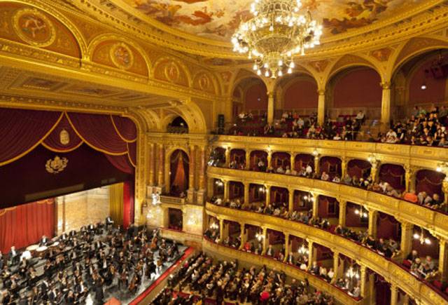 Ferenc József mosolygott az Operaházban