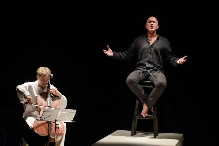 Lélekben elmerülve csöndesen