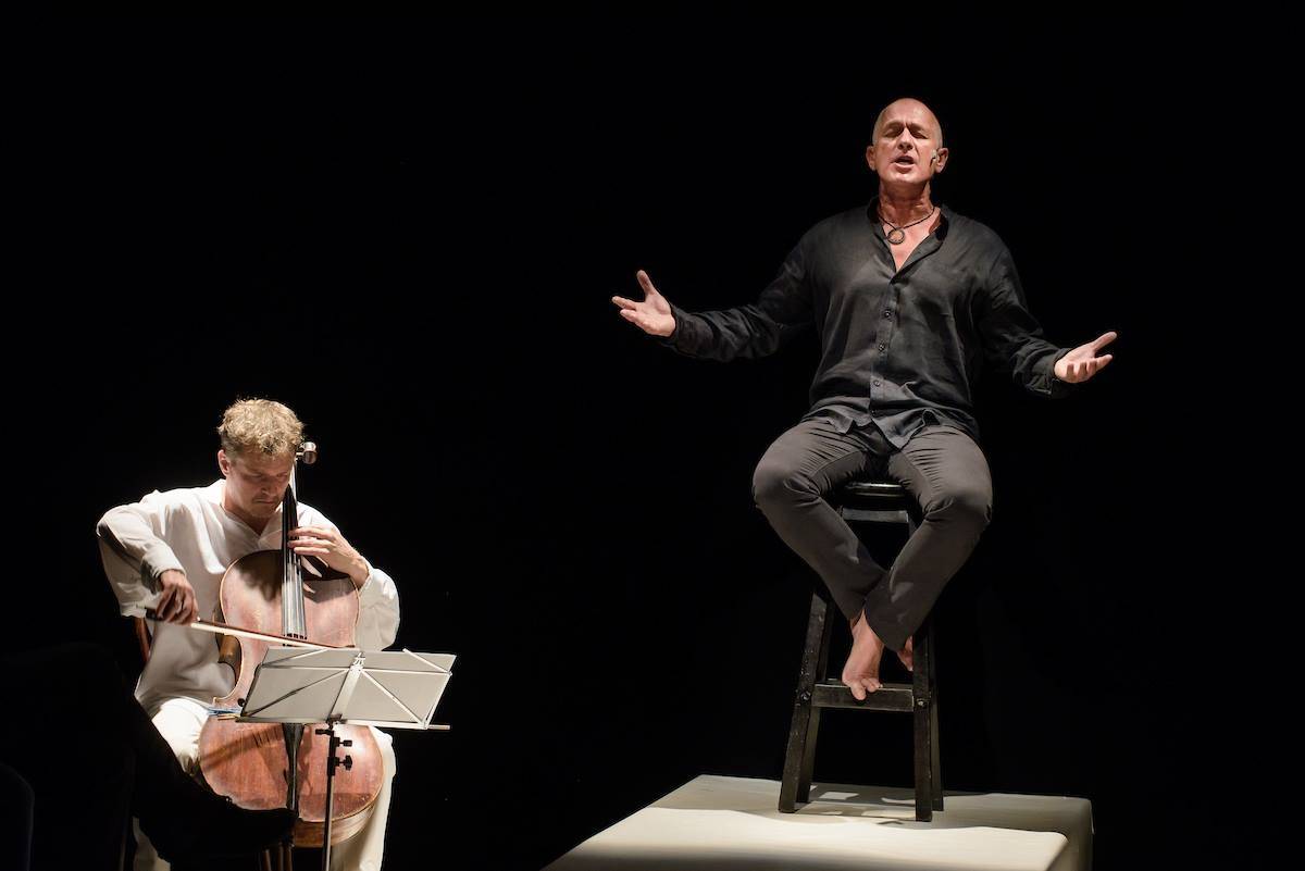 Márkos Albert zenéje tökéletes kiegészítője volt Salat Lehel előadásának &bullet;  Fotó: Bíró István