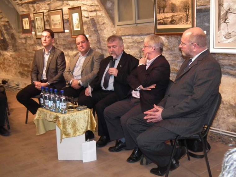 Továbbmenetelés a pártpolitikától a közös célok felé