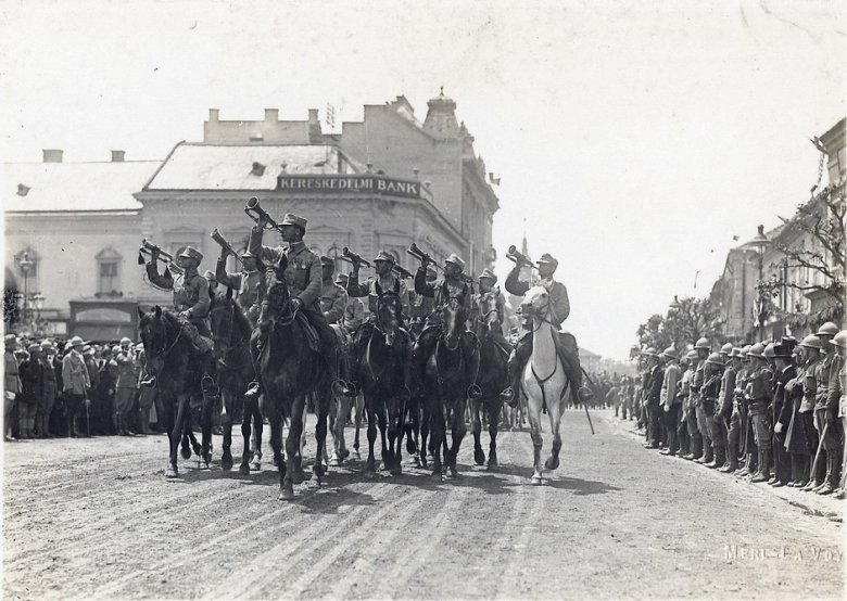 A román csapatok kolozsvári bevonulása 1918 decemberében. Új időszak kezdődött a kincses város történetében •  Fotó: Archív