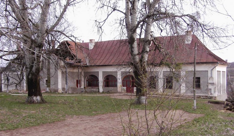 Történelmi idők tanúja a pusztuló érköbölkúti Bónis-kúria. A restitúciót követően sorsára maradt, majd a leszármazottak túladtak rajta •  Fotó: Sütő Éva
