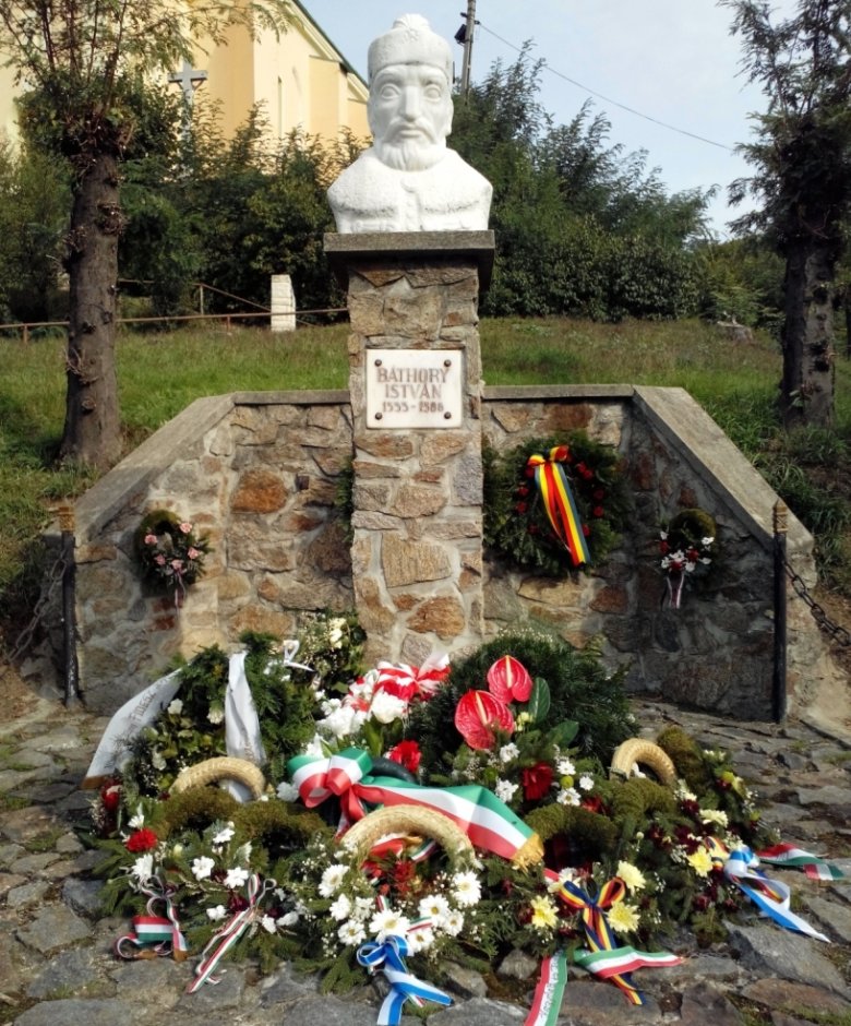 Báthory István szobra Szilágysomlyón: a helyiek a nagy fejedelem örökségének felkarolásán dolgoznak •  Fotó: Nánó Csaba