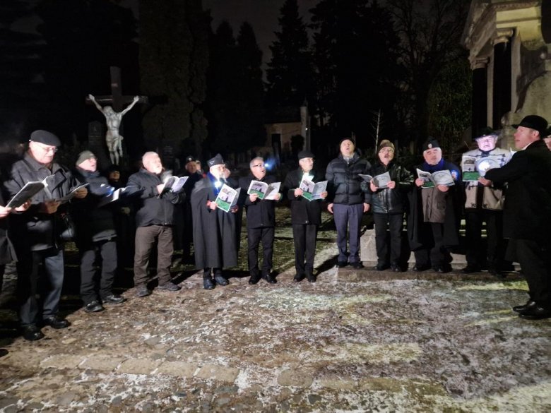 A megemlékezést felemeltté tette a marosszéki Harmónia férfikar éneke •  Fotó: Ábrám Zoltán