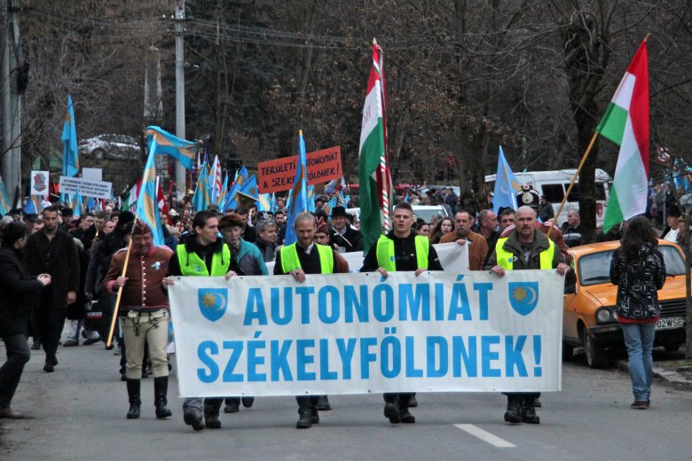A székely szabadság napja Marosvásárhelyen: az ötven éve megszüntetett székely autonómia az elmúlt száz év román jogsértéseire figyelmeztet •  Fotó: Haáz Vince