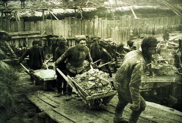 Munkatábor: nehéz fizikai munka és mostoha életkörülmények •  Fotó: Archív