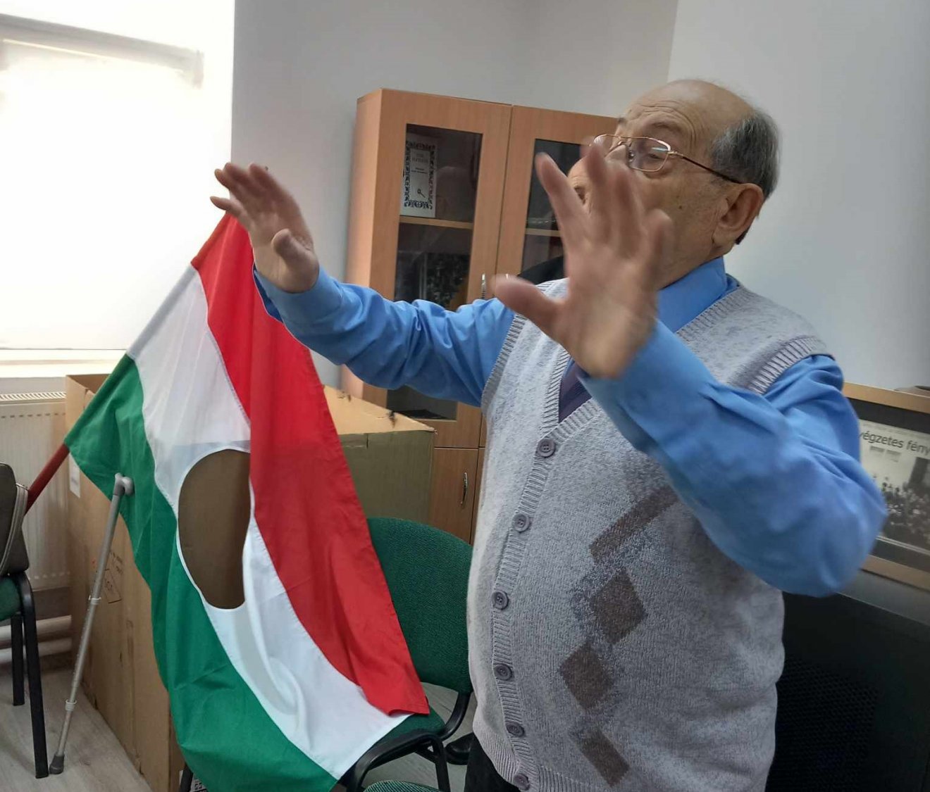 Varga János úgy adja elő gondolatait a  diákságnak, mintha a mai tizenévesek közé tartozna •  Fotó: Facebook/Krakkó Rudolf