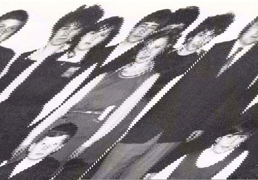 Tanár és diákjai. Történelemkörös fiatalok a Salamon Ernő Gimnáziumból •  Fotó: Archív