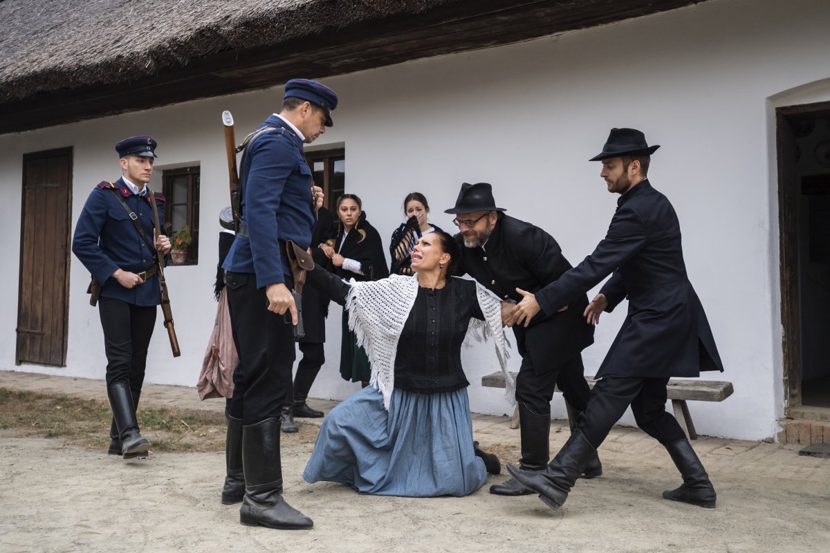 A padlásseprés és a kuláküldözés idején ártatlan emberek ezreit hurcolta el a rendőrség és az Államvédelmi Hivatal (ÁVH) &bullet;  Fotó: MTI