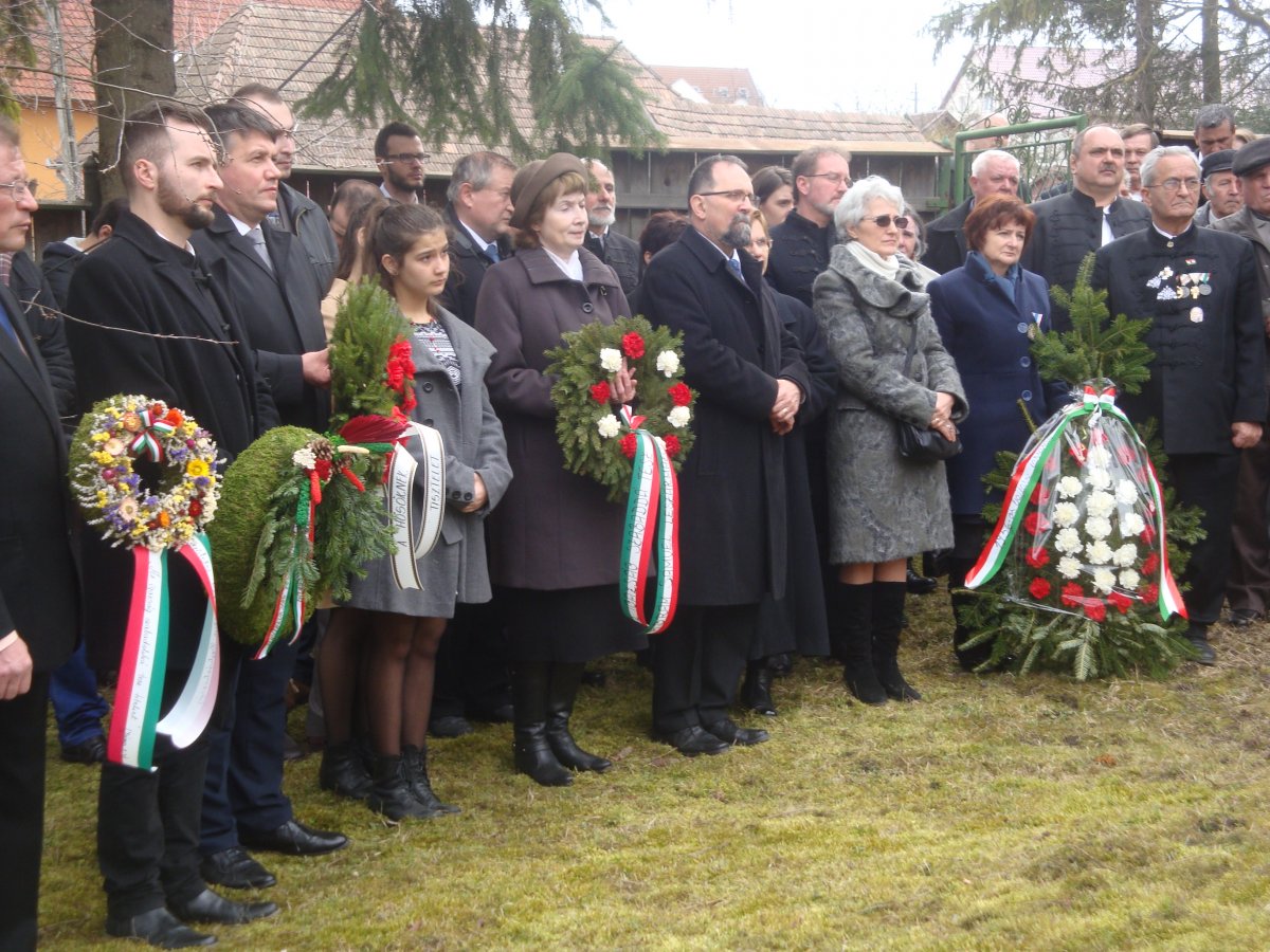 Hozzátartozók, leszármazottak, falubeliek emlékeztek a kommunizmus áldozataira &bullet;  Fotó: Ábrám Zoltán