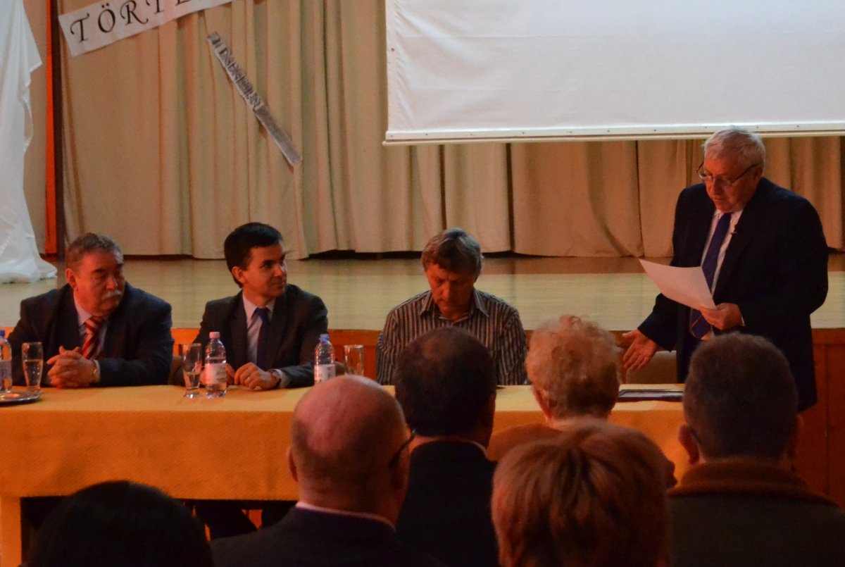 Garda Dezső a negyvenéves évfordulón emlékezik vissza a régi időkre • Fotó: Gergely Imre