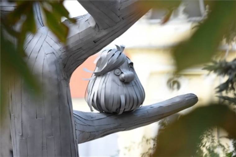 Szobrot kapott Csukás István Pom Pomja