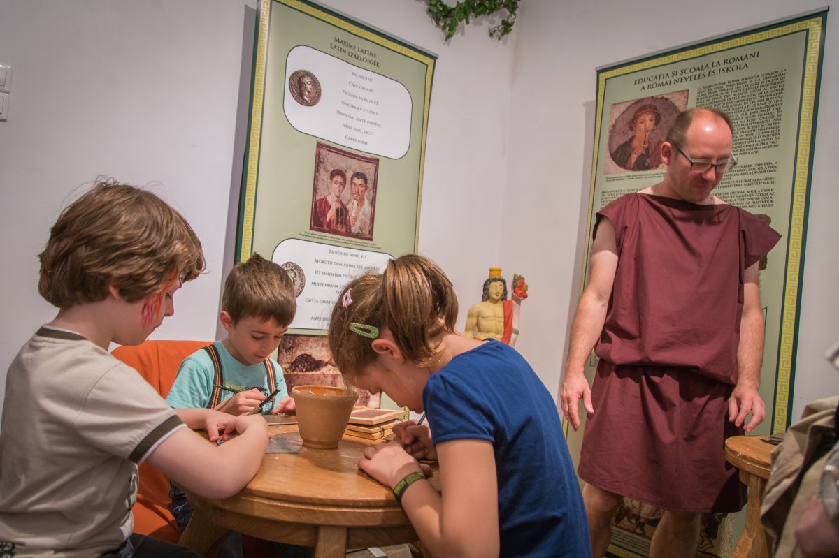 Múzeumok Éjszakája Marosvásárhelyen: igen népszerűek voltak a gyerekfoglalkozások &bullet;  Fotó: Boda L. Gergely