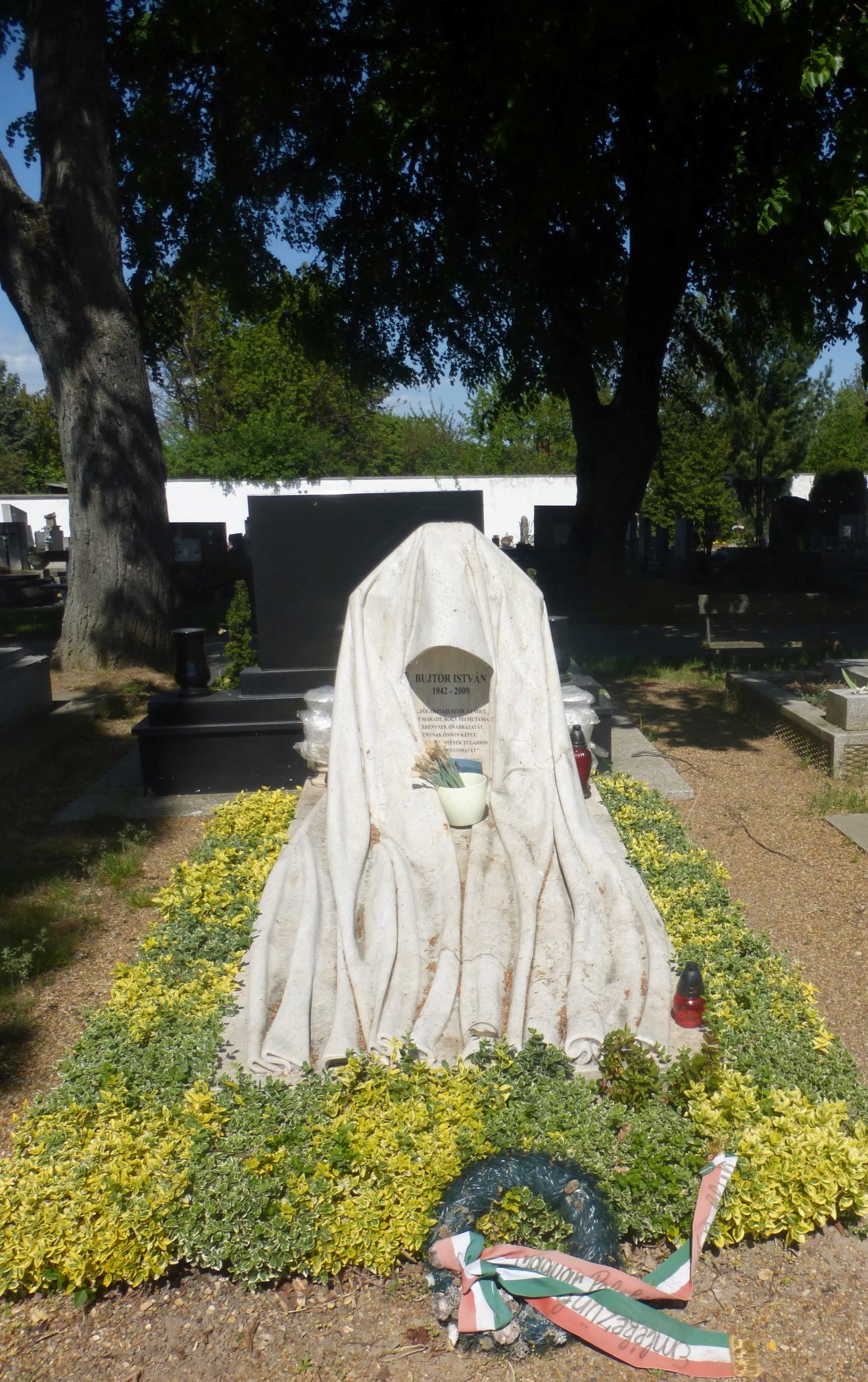 Bujtor István is a balatonszemesi temetőben nyugszik •  Fotó: Csermák Judit