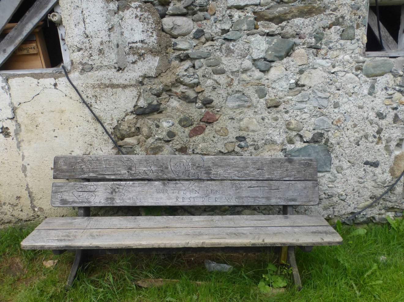 Magányos pad a hegyi doktor házánál •  Fotó: Csermák Judit