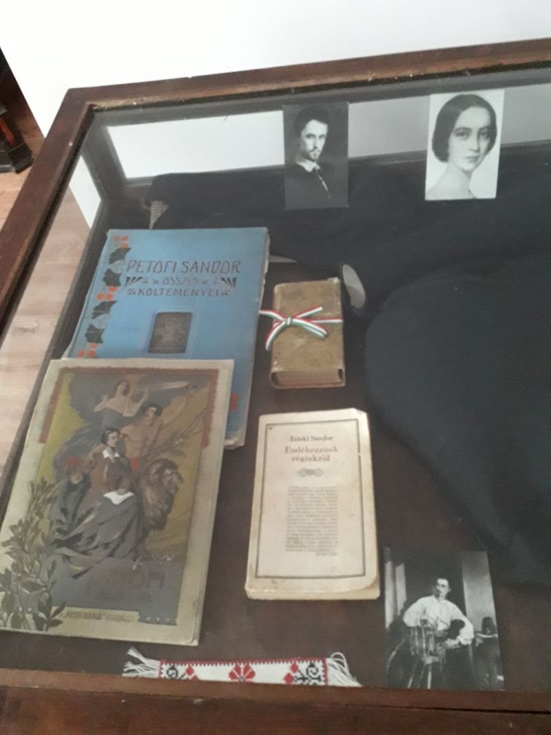 A kultúrházba költözött múzeum sok érdekes iratot tartalmaz &bullet;  Fotó: Simon Virág