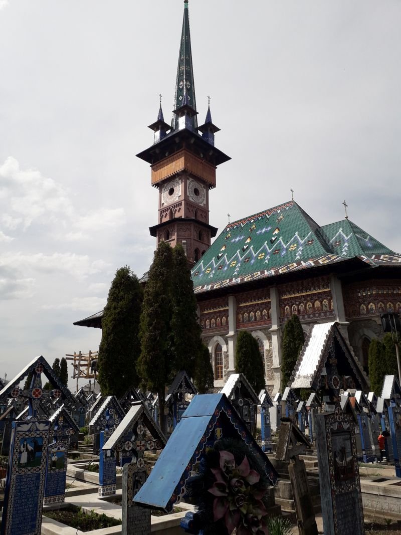 A szaploncai vidámtemetőben órákig lehetne érdekességeket nézni &bullet;  Fotó: Simon Virág