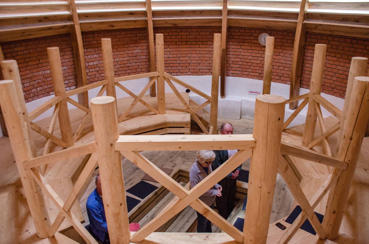 Gázfürdőzők az egyik hargitafürdői mofettában: legtöbben rendszeres kezelésre érkeznek &bullet;  Fotó: Gecse Noémi