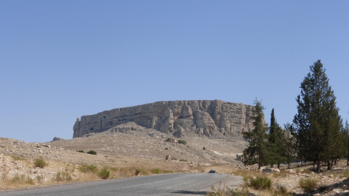 Jugurtha asztala: egy belső lépcsőn lehet feljutni a fennsíkra &bullet;  Fotó: Csermák Zoltán