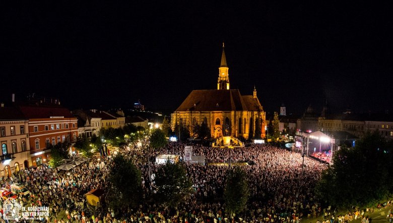 Koncertláz. A legnagyobb tömeget idén is az este 9 órakor kezdődő koncertek vonzották a Kolozsvári Magyar Napokon •  Fotó: Kolozsvári Magyar Napok