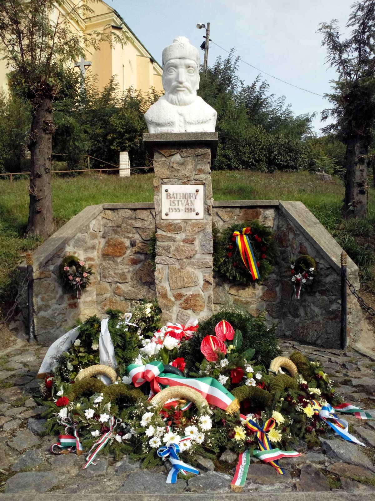 Báthory István mellszobrának megkoszorúzásával ért véget a fesztivál &bullet;  Fotó: Nánó Csaba