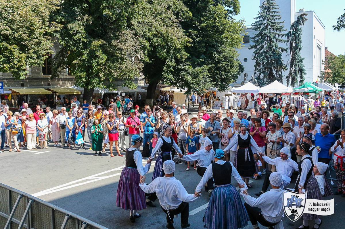 Farkas utcai kavalkád a Szent István-napi néptánctalálkozóval fűszerezve &bullet;  Fotó: KMN