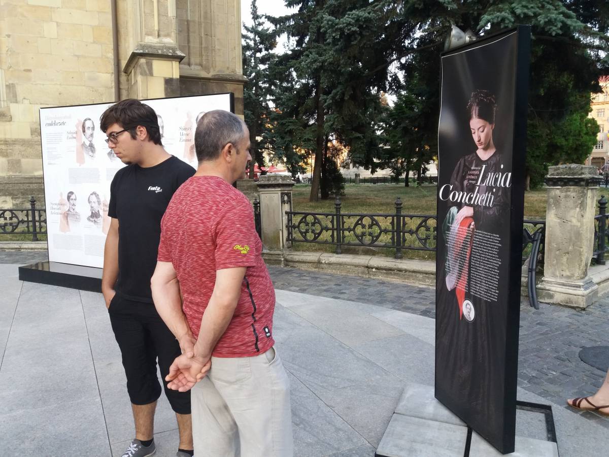 Kiállítás a forradalomért életüket áldozó vértanúk szeretteiről &bullet;  Fotó: Kádár Hanga