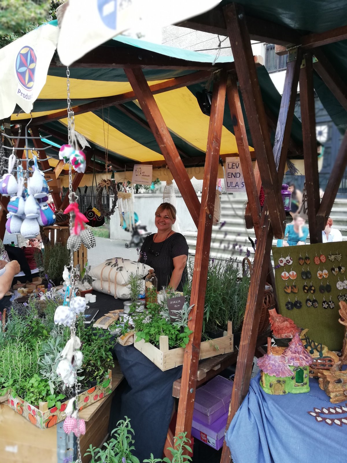 A kézműveseknek köszönhetően levendulaillat is belengte a Farkas utcát &bullet;  Fotó: Nánó Csaba