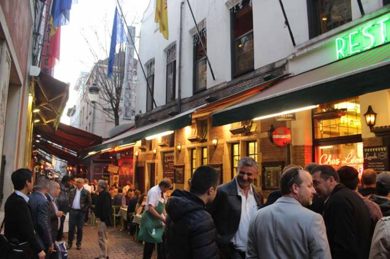 Brüsszel: a kafkai hivatalnokgyár és a sok sör törvényt bontó ereje