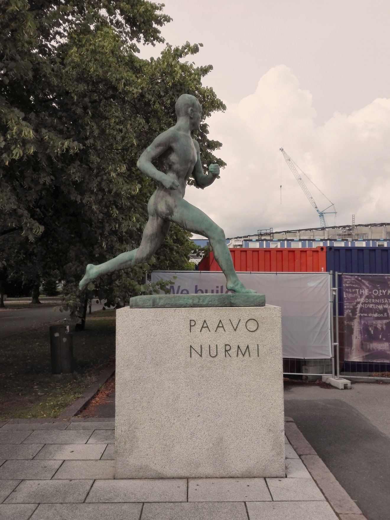 A ,,derék futó, Nurmi szobra Helsinkiben. •  Fotó: Wikipédia