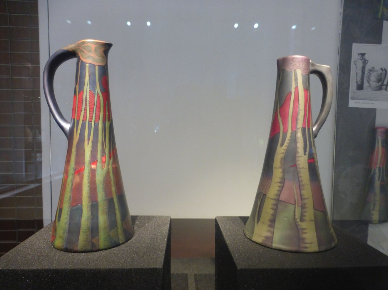 Zsolnay Aranykora gyűjtemény: eredeti és plágium dísztárgy •  Fotó: Csermák Judit