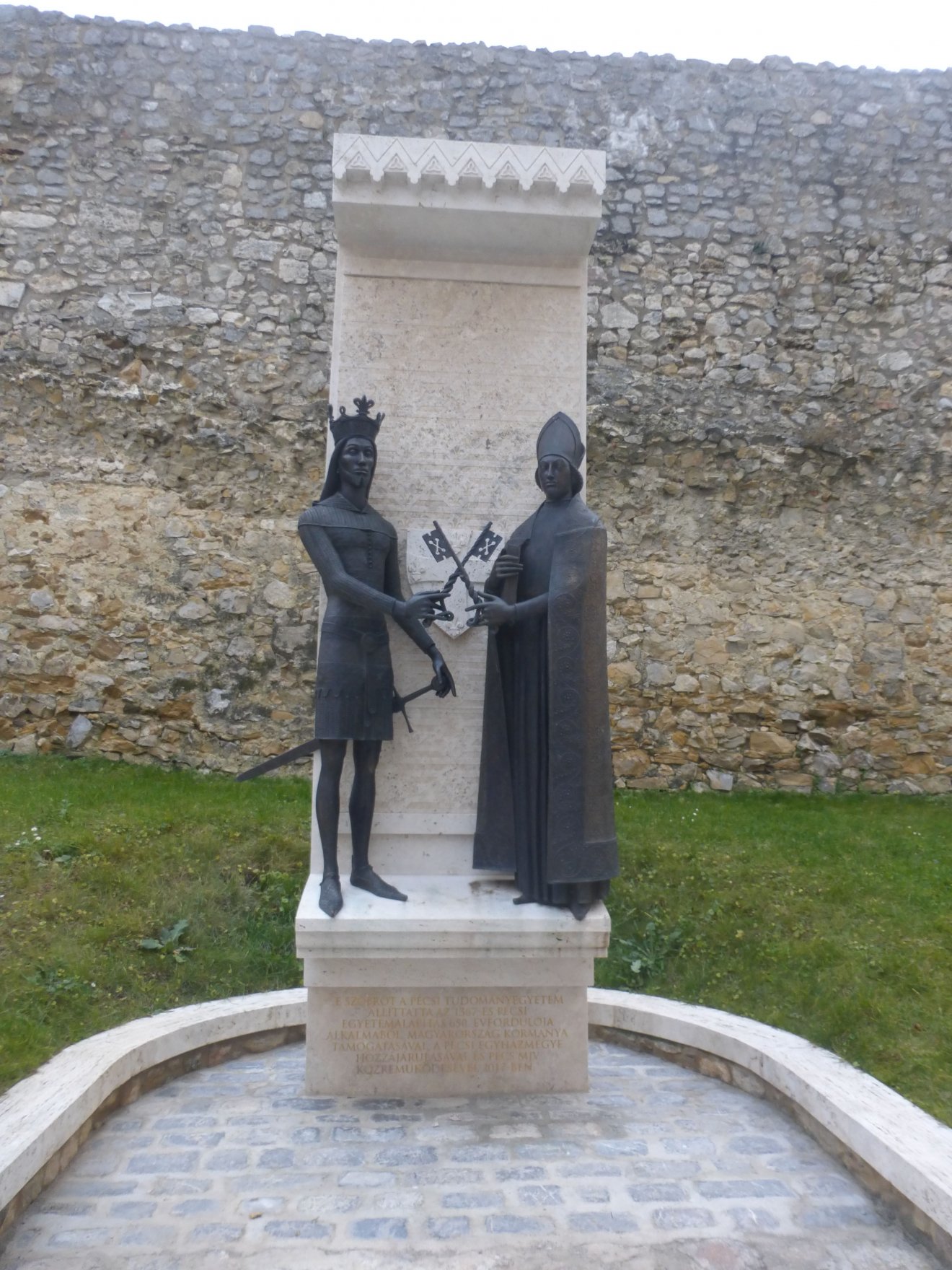 A középkori egyetem alapítói: Nagy Lajos király és Vilmos püspök •  Fotó: Csermák Judit