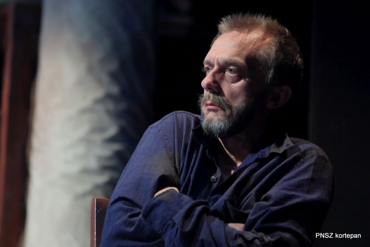 Az elveszett Csontváry című előadás Széll Horváth Lajos főszereplésével •  Fotó: Pécsi Nemzeti Színház