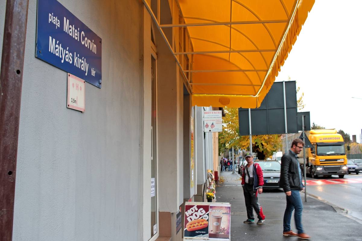 Kétnyelvű utcanévtábla Marosvásárhelyen: a CEMO érdeme, hogy ezen a területen előrelépett a helyi önkormányzat &bullet;  Fotó: Haáz Vince