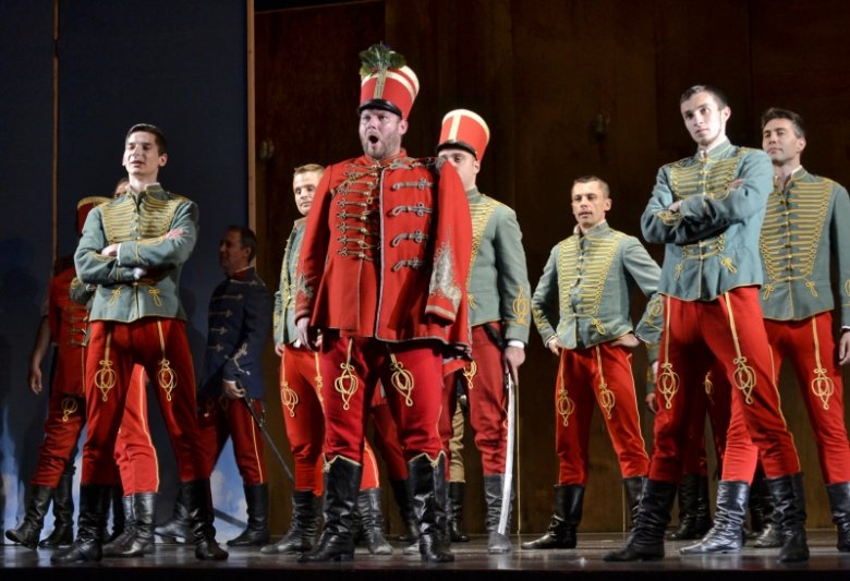 Háry János: Kodály Zoltán daljátéka ismét a magyar opera kínálatában •  Fotó: Kolozsvári Magyar Opera
