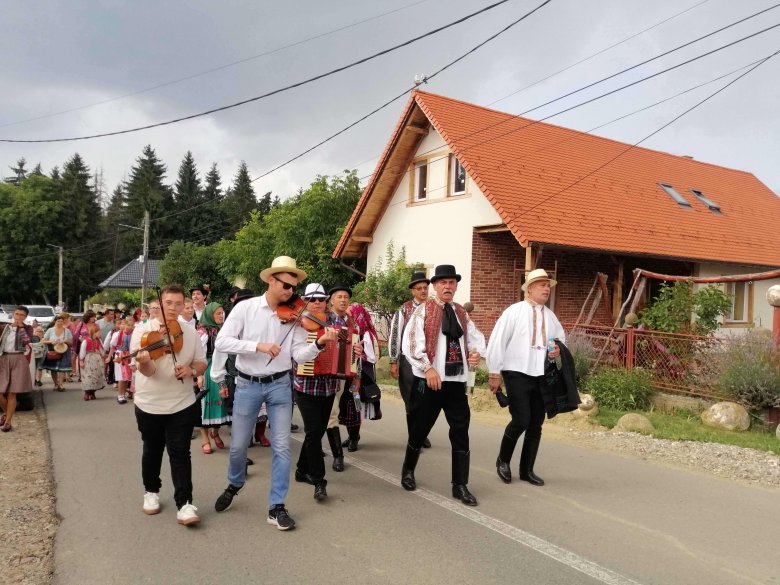 Györgyfalvi zenészek a menet élén •  Fotó: Soós Sándor