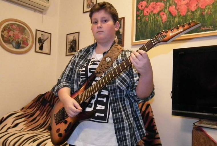Gitáros sikertörténet tizenkét évesen
