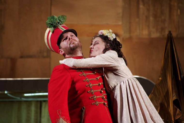 Háryn innen, Háryn túl...