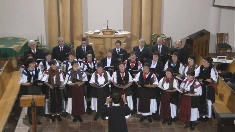 Kölcsey imádsága Makovecz fái alatt