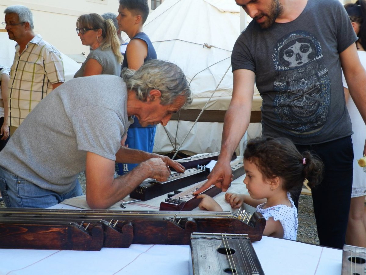 Bertalan Attilát minden partiumi kézműves vagy hagyományőrző rendezvényen meg lehet találni •  Fotó: Sütő Éva