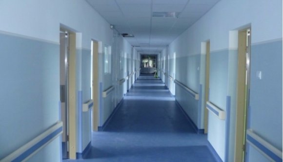 Nem jött össze 2020? Ön legalább nem egy hordágyon töltötte a karácsonyt…