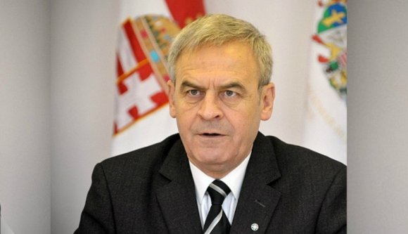 Tőkés László fogta az Európai Bizottság alelnökét, és belekalapálta a földbe