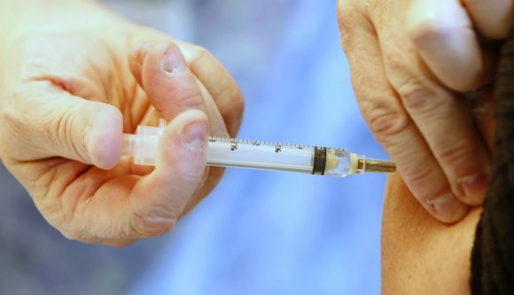 Nyakunkon az influenzaszezon is, az egészségügyi minisztérium bevásárolt oltásokból