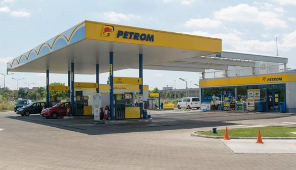 Minden sofőr rémálma: gázolaj helyett benzin, benzin helyett pedig gázolaj folyt egy bányai Petromnál