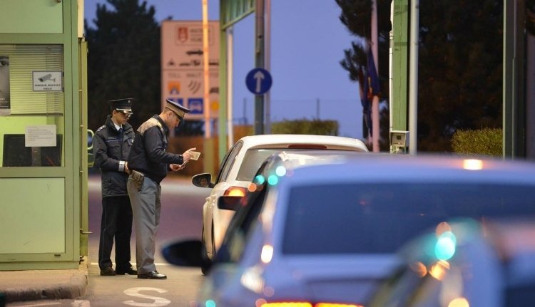 Vasárnap hajnalban egy órára lezárják a román-magyar határátkelőket