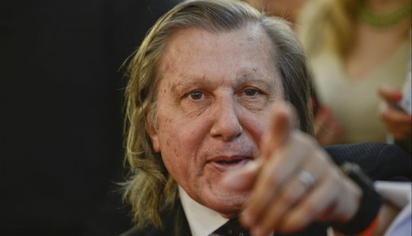 A kedves Ilie Năstase visszavonulással fenyegeti a világot