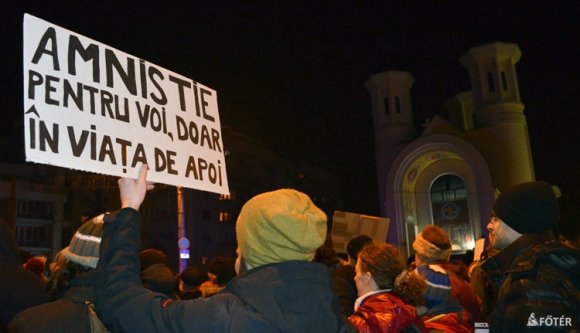 Megszavazták: a korruptak is közkegyelmet kapnak